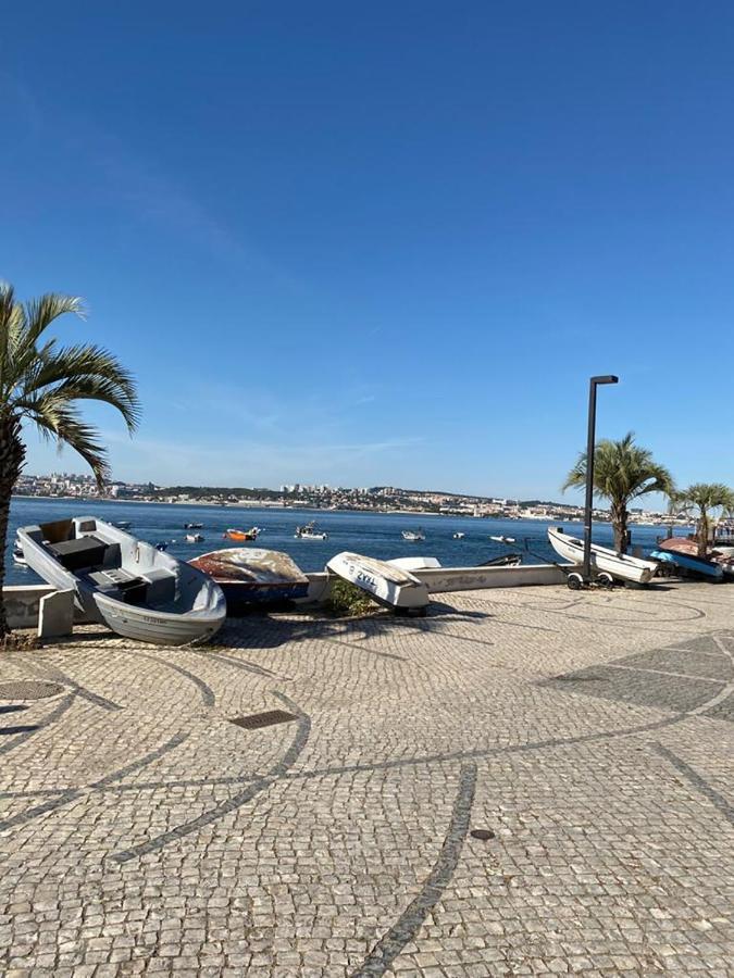Beach & City - Trafaria Bagian luar foto