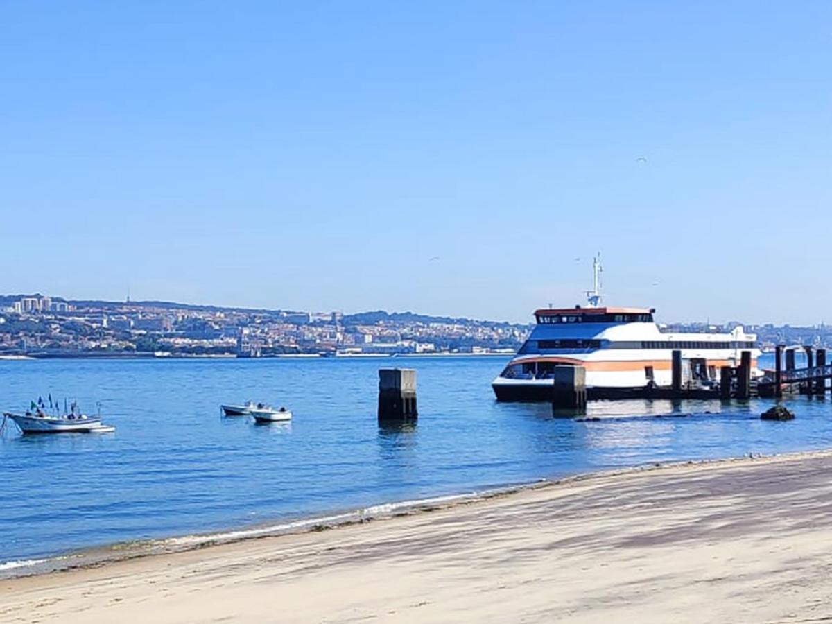 Beach & City - Trafaria Bagian luar foto